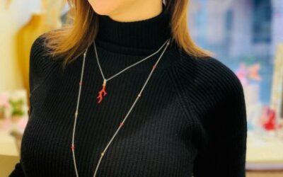 Gioiello unico per ricordarci l’estate. Corallo o blu intenso? Ti sento, solo nella nostra gioielleria in provincia di Varese